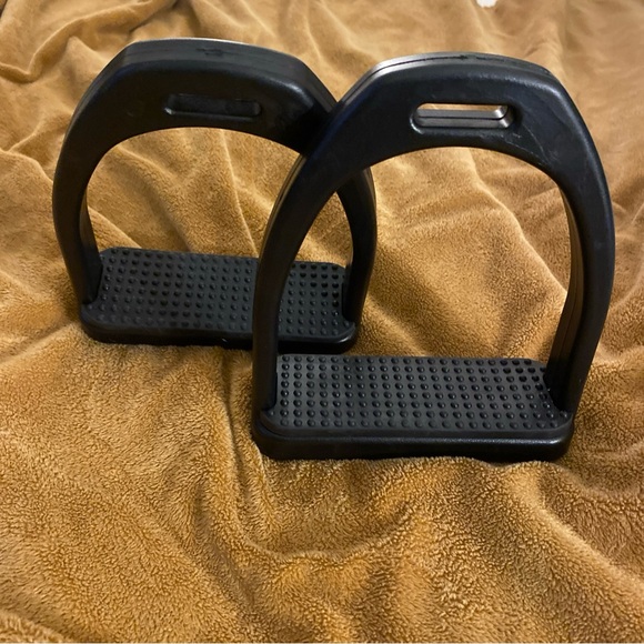 2pcs Safety Horse Stirrups Durable Plastic Safety Horse Riding Stirrups, BLACK - Picture 4 of 4